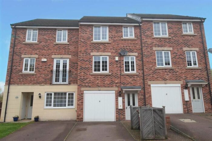 4 Bedroom Town House To Rent In Silverwood Road, Woolley Grange, Barnsley, S75