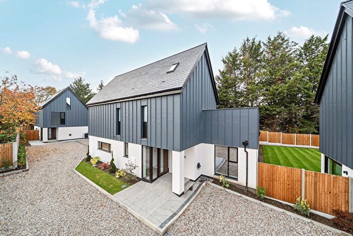 4 Bedroom Detached House For Sale In Kingfield Green, Woking, GU22