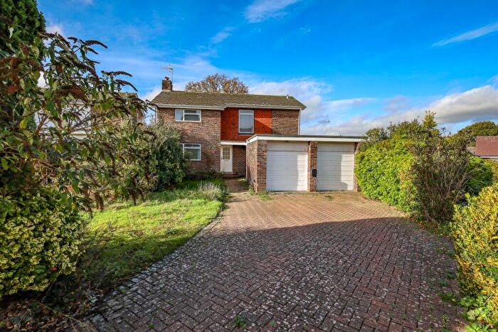 4 Bedroom Detached House For Sale In Middle Meadow, Liss, Hampshire, GU33