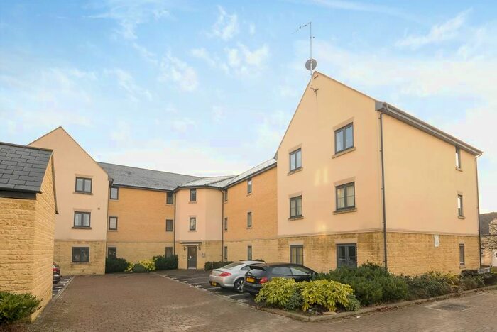 2 Bedroom Flat To Rent In Bluebell Way, Carterton, OX18