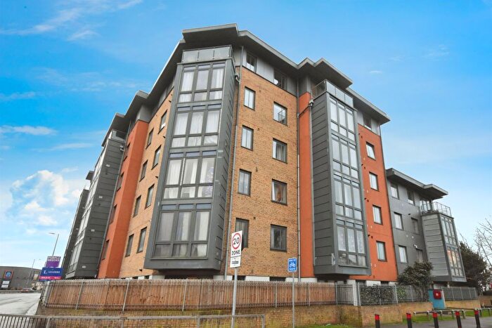 2 Bedroom Flat For Sale In Lynmouth Avenue, Chelmsford, CM2