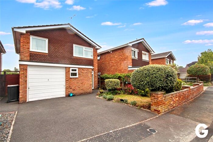 4 Bedroom Detached House For Sale In Farm Close, Ringwood, Hampshire, BH24