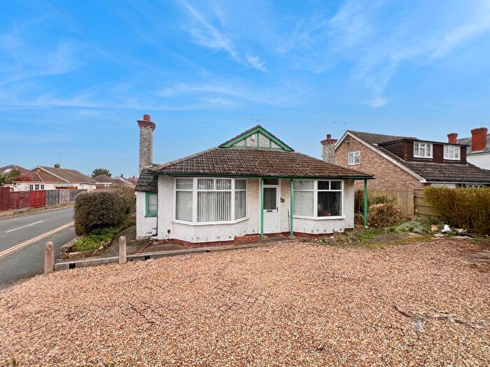 4 Bedroom Bungalow For Sale In Ashcroft Road, Luton, LU2