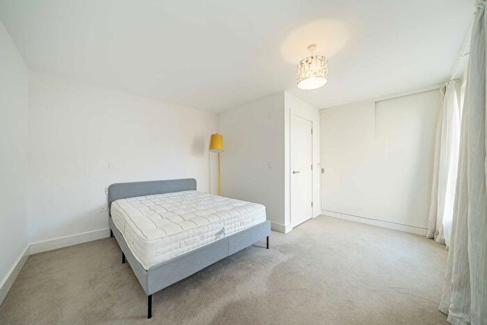 3 Bedroom Property To Rent In Vinery Way, Hammersmith, W6