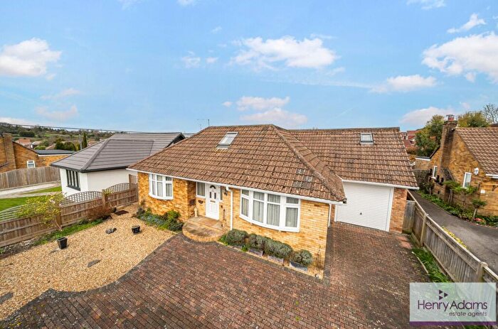 4 Bedroom Detached Bungalow For Sale In South Road, Horndean, PO8