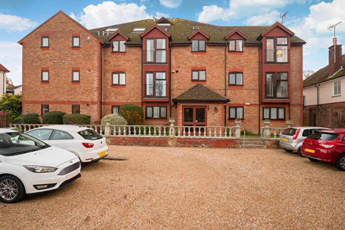 1 Bedroom Flat For Sale In Tulip Court, Horsham, RH12