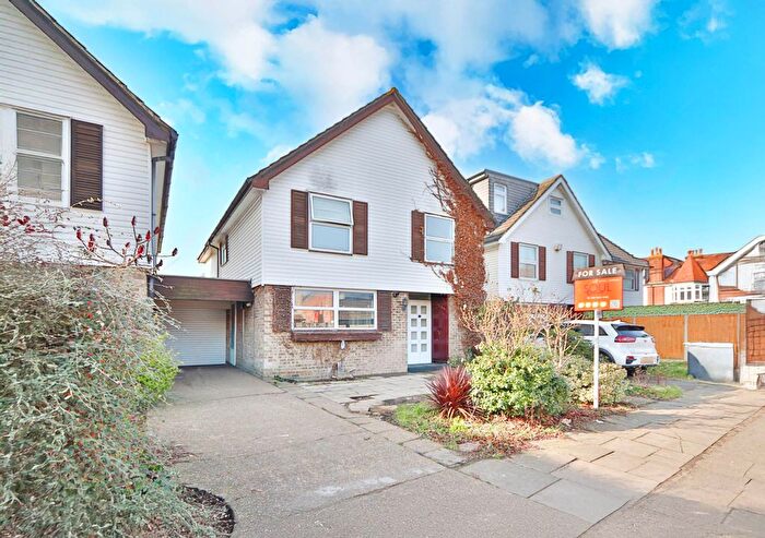 4 Bedroom Detached House For Sale In Westbury Road, New Malden, KT3