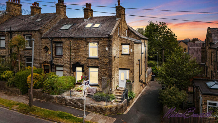 3 Bedroom End Of Terrace House For Sale In Farfield Road, Bradford, BD6