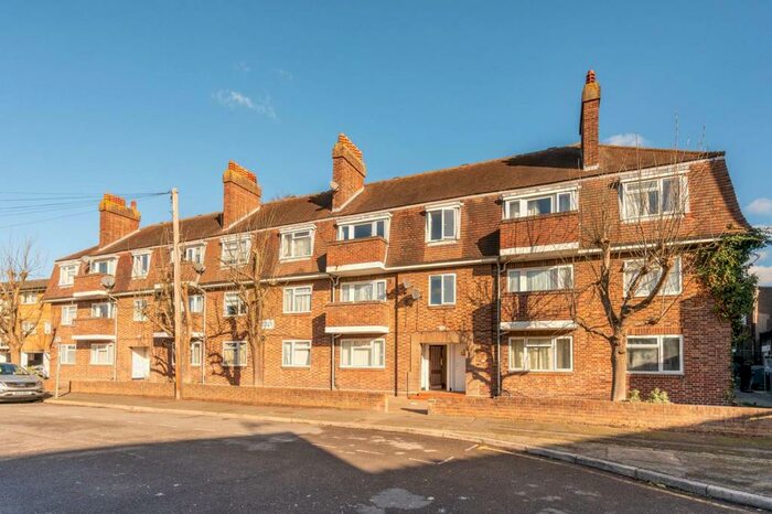 2 Bedroom Flat To Rent In Florence Road, Kingston, Kingston Upon Thames, KT2