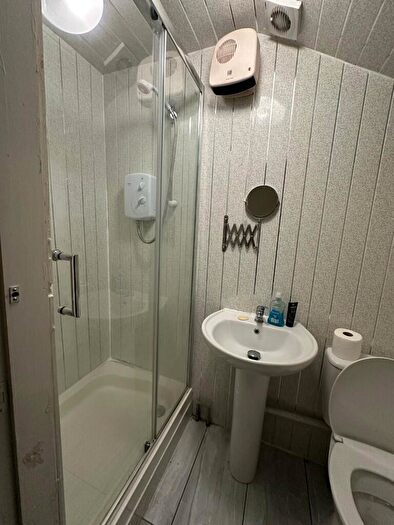 4 Bedroom Flat To Rent In Raddlebarn Road, Birmingham, B29