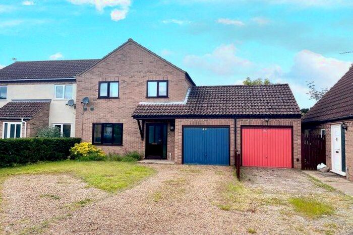 3 Bedroom Property To Rent In Hawthorn Walk, Bury St. Edmunds, IP28