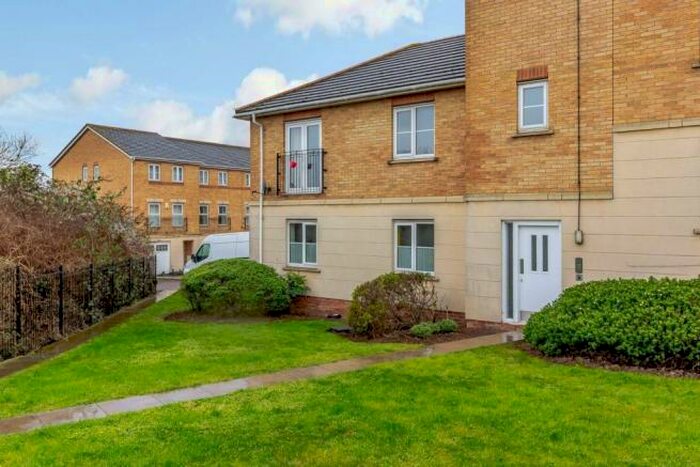 2 Bedroom Flat To Rent In Ambleside, Purfleet-On-Thames, Essex, RM19