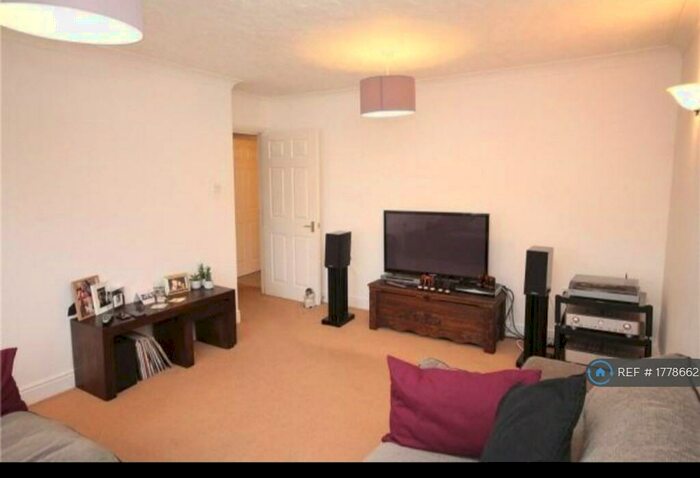 2 Bedroom Flat To Rent In Selhurst Road, London, SE25