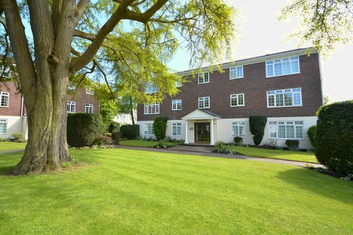 1 Bedroom Flat To Rent In Hillcrest Court, Hillcrest, Weybridge, KT13