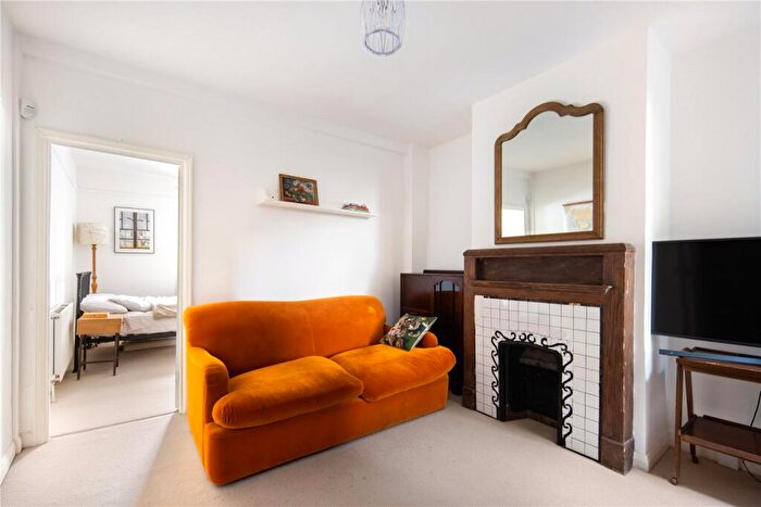2 Bedroom Flat For Sale In Cavell Street, London, E1