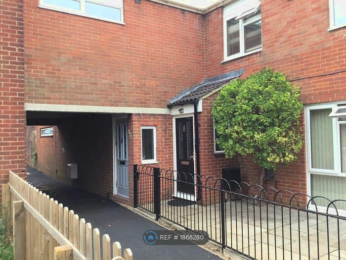 4 Bedroom End Of Terrace House To Rent In Quilter Road, Basingstoke, RG22