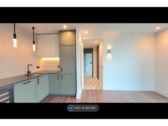 1 Bedroom Flat To Rent In Windsor Square, London, SE18