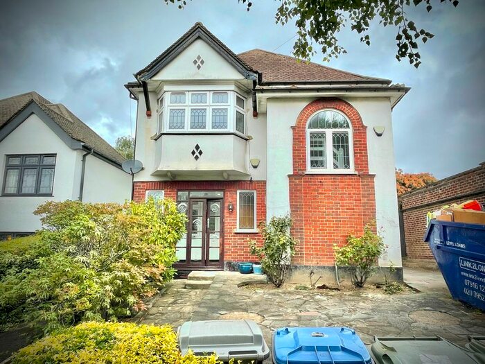4 Bedroom Detached House To Rent In Woodcock Hill, Kenton, Harrow, HA3
