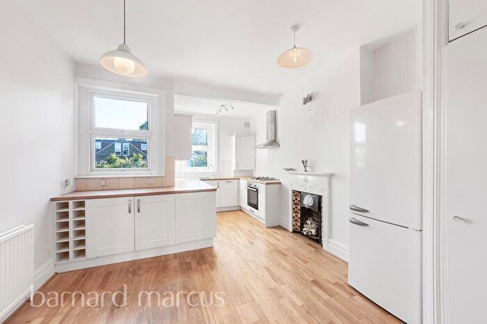 2 Bedroom Maisonette To Rent In Beechwood Avenue, Kew, Richmond, TW9