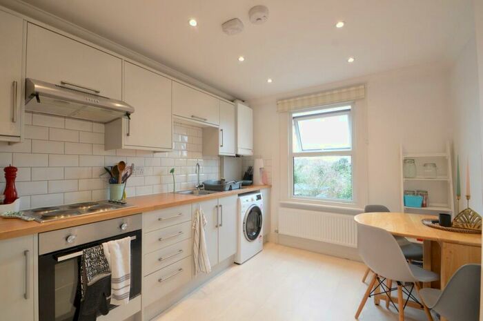 1 Bedroom Apartment To Rent In Elmgrove Road, Weybridge, KT13