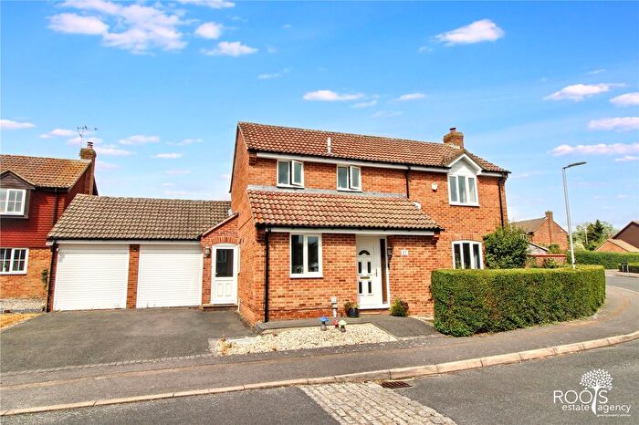 4 Bedroom Detached House For Sale In Jedburgh Close, Thatcham, Berkshire, RG19