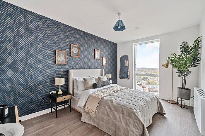 2 Bedroom Flat To Rent In New Road Triangle, Feltham, TW14