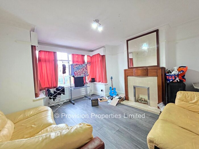 4 Bedroom Semi Detached House To Rent In Dennistead Crescent, Headingley, Leeds, LS6