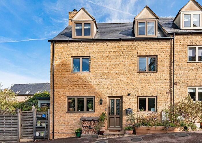 3 Bedroom Semi-detached House For Sale In Albion Street, Chipping Norton, OX7