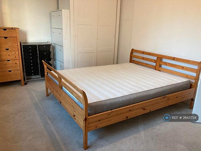 3 Bedroom Flat To Rent In Clissold Court, London, N4