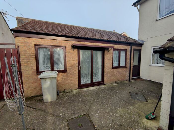 2 Bedroom Semi-Detached Bungalow To Rent In Trusthorpe Road, Sutton On Sea, LN12