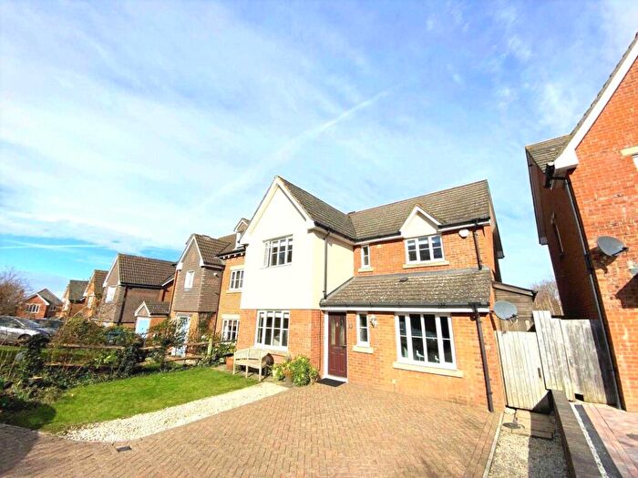 4 Bedroom Detached House To Rent In Old Church Way, Chartham, CT4