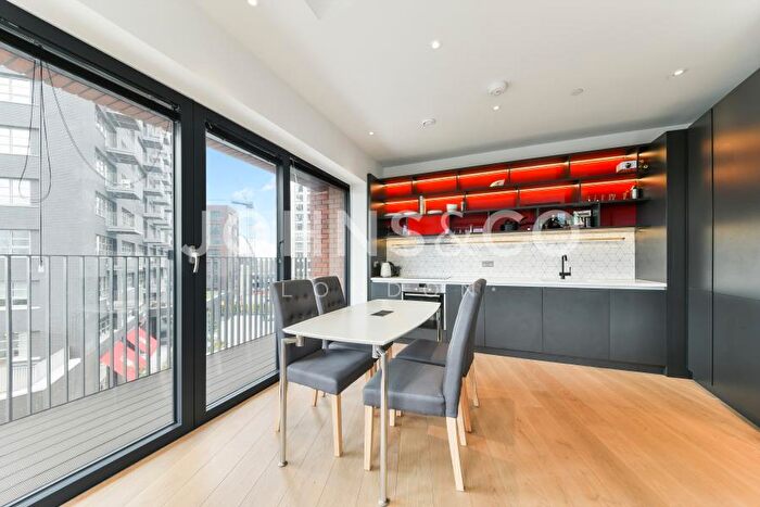 2 Bedroom Apartment For Sale In Java House, Botanic Square, London, E14