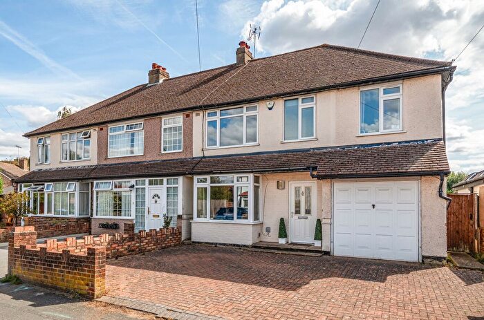 4 Bedroom End Of Terrace House For Sale In Walton On Thames, Surrey, KT12