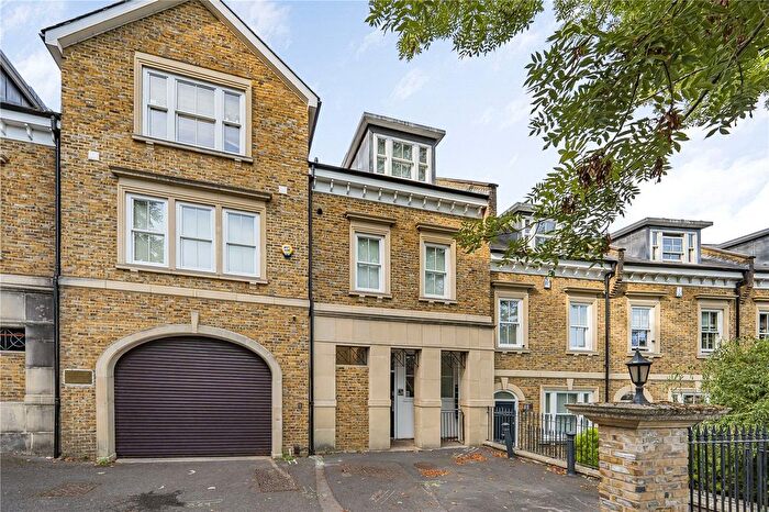 1 Bedroom Flat For Sale In Kingswood Court, Richmond, TW10