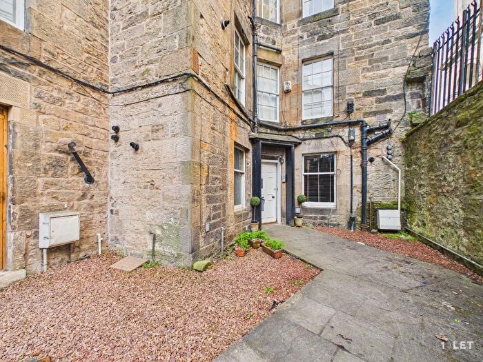4 Bedroom Flat To Rent In Cumberland Street, North West Lane, New Town, Edinburgh, EH3