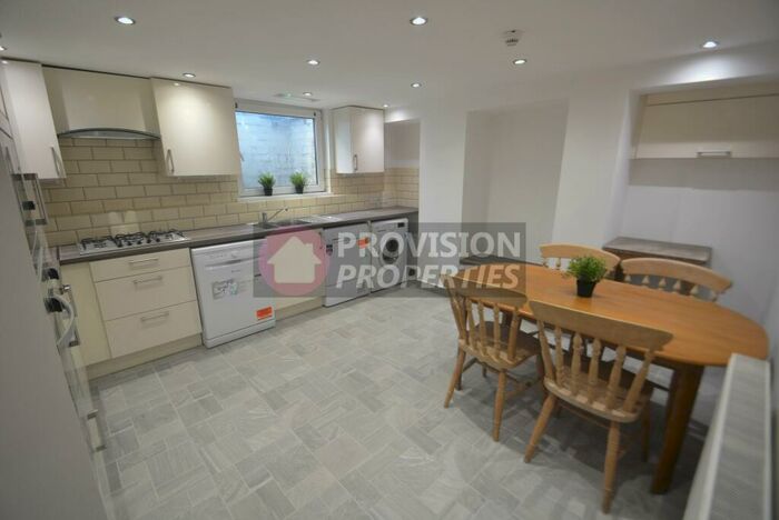 5 Bedroom Terraced House To Rent In Wetherby Grove, Burley, Leeds, LS4