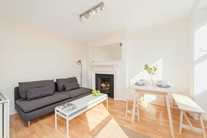 2 Bedroom Flat To Rent In Nottingham Place, London, W1U