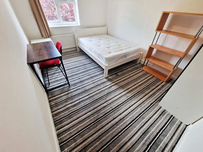 1 Bedroom Flat To Rent In Horspath Road **Available Now**, OX4