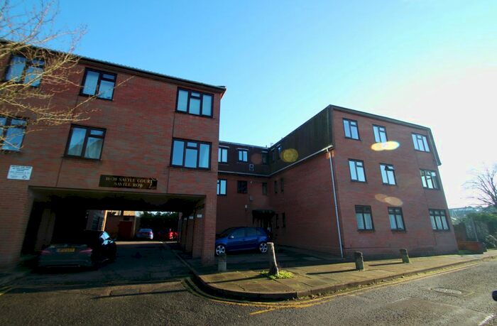 2 Bedroom Flat To Rent In Savill Row, Woodford Green IG8