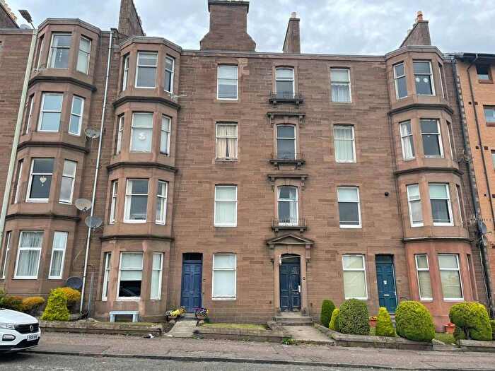 3 Bedroom Flat To Rent In Blackness Road, Dundee, DD2