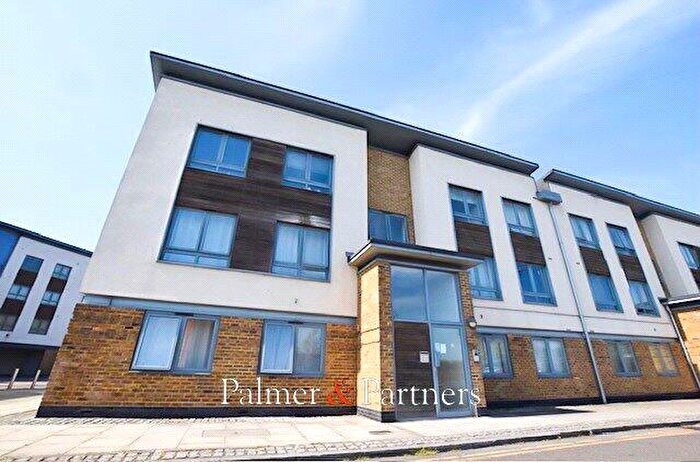 2 Bedroom Apartment For Sale In Quayside Drive, Colchester, Essex, CO2