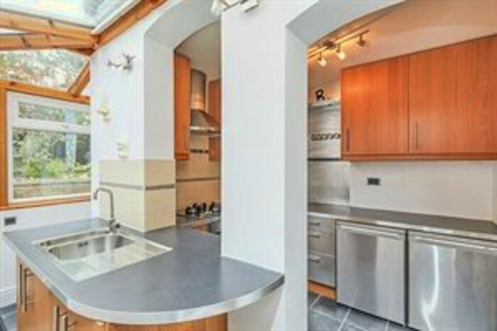 3 Bedroom Property To Rent In Student Lettings -, DE22