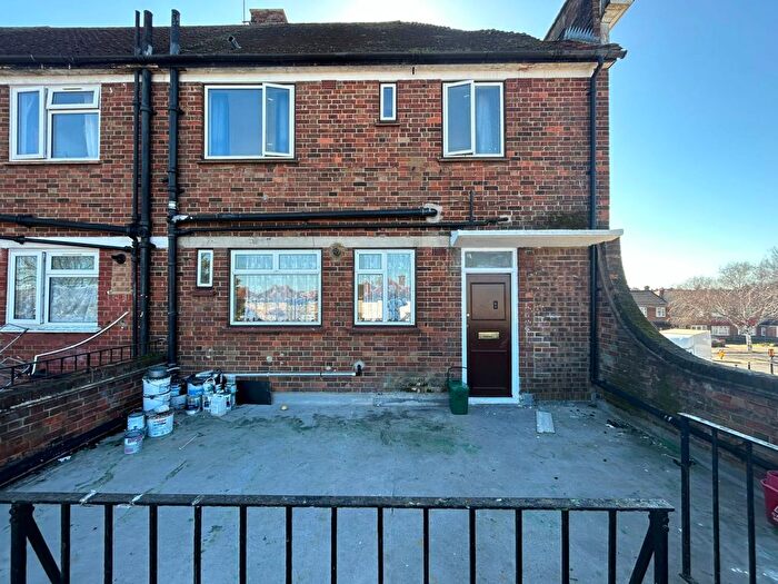 4 Bedroom Flat To Rent In Hayes, UB4