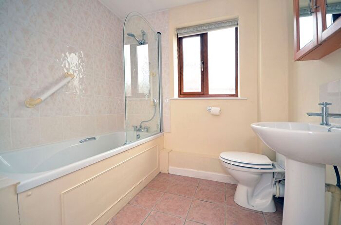 2 Bedroom Detached Bungalow For Sale In High Street, Earls Barton, Northamptonshire, NN6