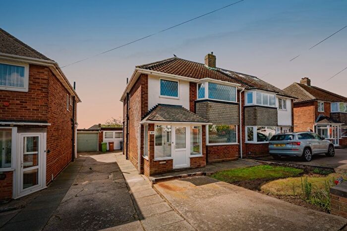 3 Bedroom Semi Detached House For Sale In Gainsborough Crescent, Birmingham, B43