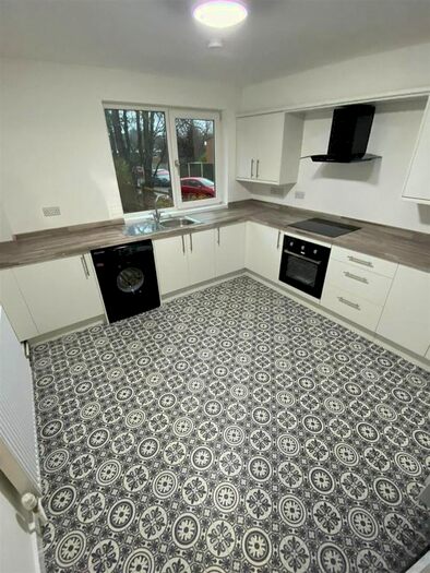 2 Bedroom Flat To Rent In Princess Close, Gedling, Nottingham, NG4