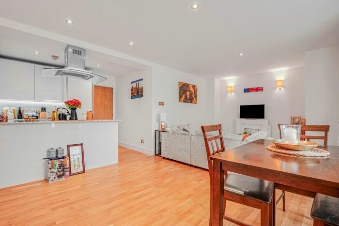 1 Bedroom Flat To Rent In Cromwell Road, Earls Court, SW5