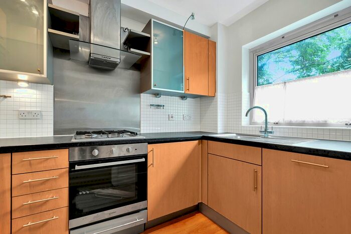 1 Bedroom Town House To Rent In Heaven Tree Close, London, N1