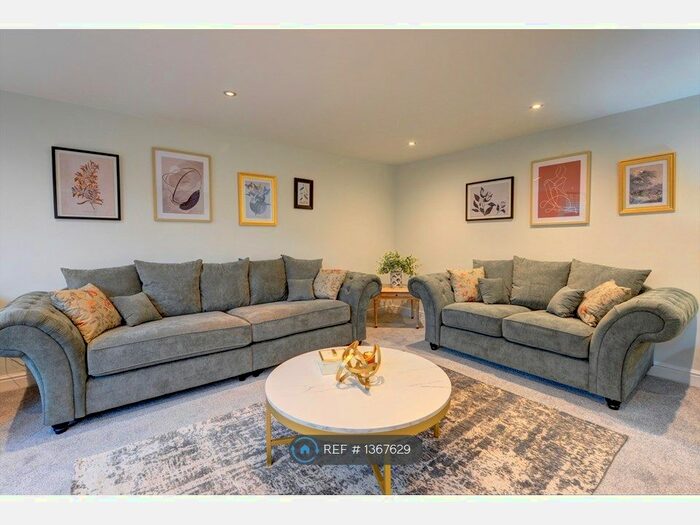 3 Bedroom Flat To Rent In Coppice Drive, Harrogate, HG1