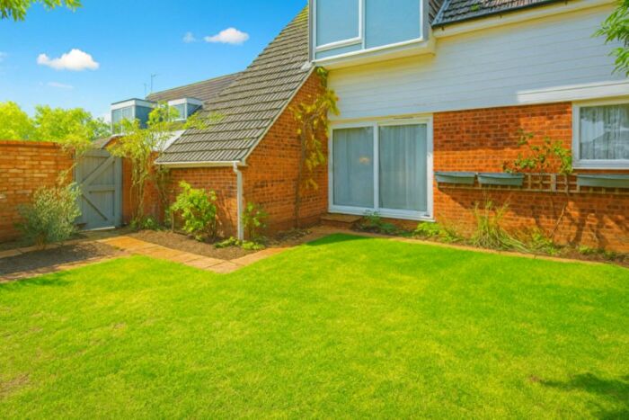 1 Bedroom Flat For Sale In Ribbledale, London Colney, St. Albans, AL2
